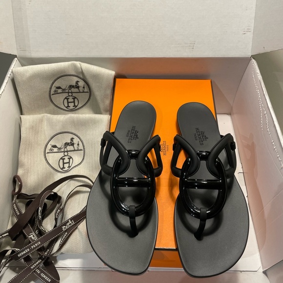 SOLD Hermès Egerie Sandals - Picture 2 of 8